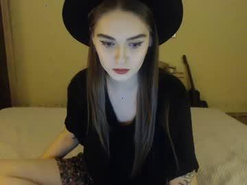 kira_sweet_poison chaturbate